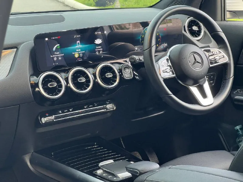 Mercedes-Benz GLA200 3