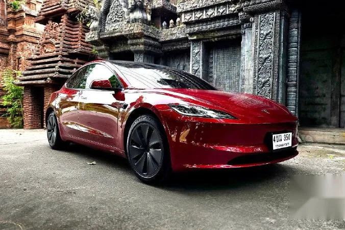 Tesla Model 3 RWD