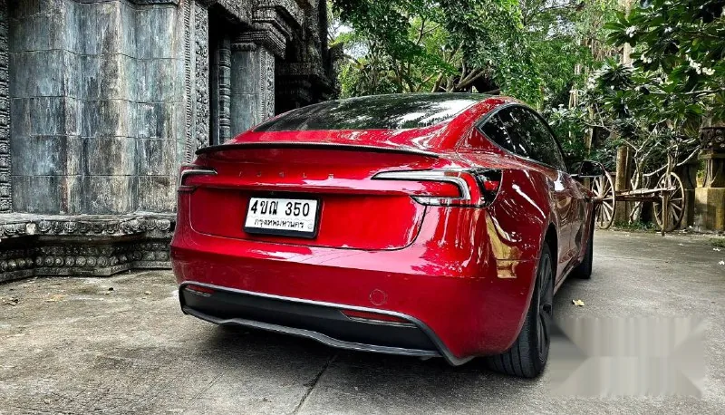 Tesla Model 3 RWD 4