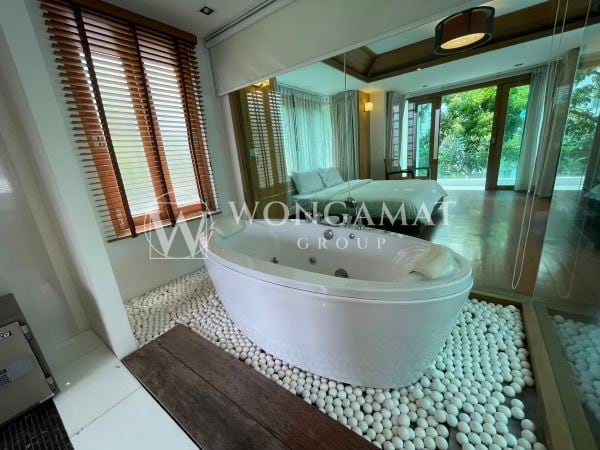 5 卧室 - 海滩别墅在 Wongamat — 3