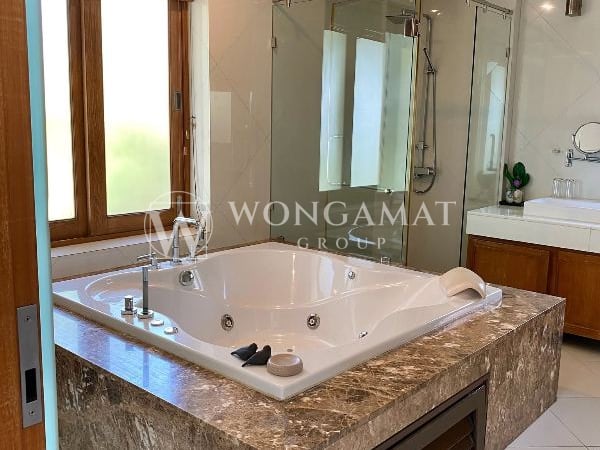 5 卧室 - 海滩别墅在 Wongamat — 26